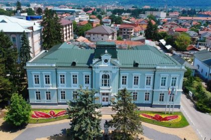 504 posturi vor fi pastrate in Primaria Ramnicu Valcea in urma reorganizarii administrative