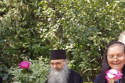 Arhimandritul Ioanichie Staretul cel Minunat Criza va trece iar Dumnezeu ii va pedepsi pe cei care ne doresc raul Luptati pana la capat pentru ca vom invinge