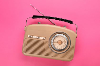Ce beneficii aduce radioul online in comparatie cu cel analogic