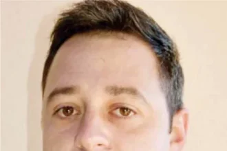 Deputatul liberal Cristian Buican isi taxeaza primarul Stefan Bizic de la Babeni lasat fara suport din cauza aparitiilor alaturi de Radulescu de la PSD