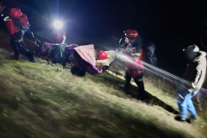 Interventie dramatica in Buila Vanturariia calugar de la Patrunsa salvat in miezul noptii de echipa Salvamont