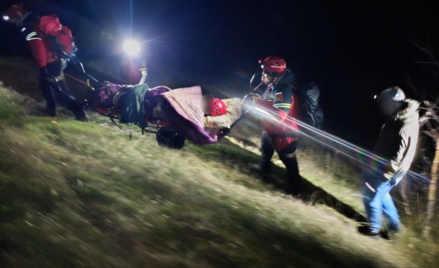 Interventie dramatica in Buila Vanturariia calugar de la Patrunsa salvat in miezul noptii de echipa Salvamont