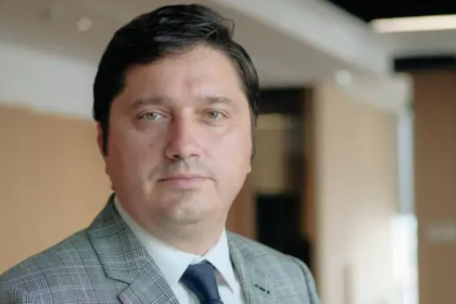 n aten tia Parchetului General Directorul Sorin Elisei din Ministerul Energiei colaboreaza cu MAFIA de la Valcea care intentioneaza sa preia furnizarea agentului termic la ramnicu Valcea