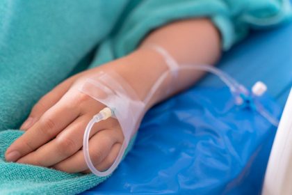 tragedie dupa o interventie estetica o femeie din valcea in moarte cerebrala familia i organizeaza inmormantarea