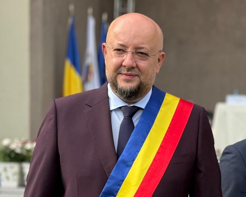 Constantin Radulescu si senatoarea Andra Bica lupta pentru salvarea CET Govora in timp ce primarul Mircia Gutau cedeaza termoficarea municipiului Ramnicu Valcea unui privat asociat cu propriul fiu