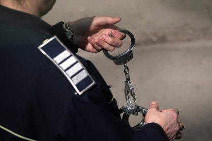Cruce fara limite la Horezu Un barbat si a omorat cainele aruncandu l de la etajul patru al blocului