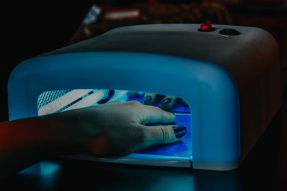 Cum sa mentii relieful 3D pe unghie fara a se aplatiza in lampa