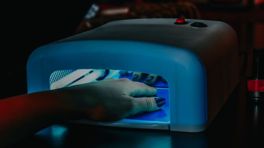 Cum sa mentii relieful 3D pe unghie fara a se aplatiza in lampa