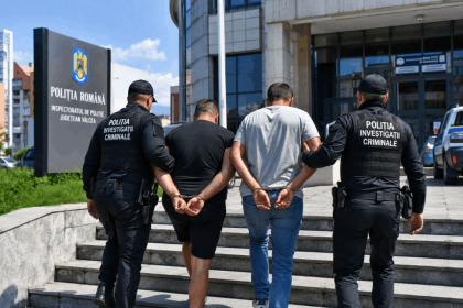 Doi romani din Ramnicu Valcea retinuti intr o mare ancheta romano germana legata de fraude online cu masini prejudiciul estimat depaseste 660000 de euro