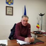 SCANDAL la Ionesti Targul de la Slavitesti inchis dupa un control Taxator prins cu bani suspiciuni legate de chitante Primarul Constantin Neagoie trebuie sa oferi explicatii