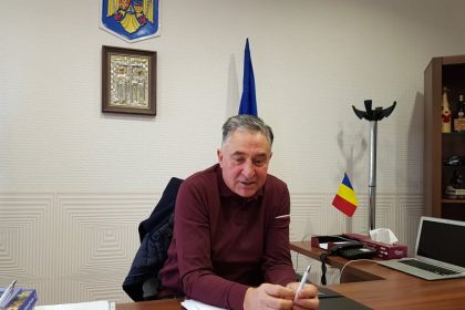 SCANDAL la Ionesti Targul de la Slavitesti inchis dupa un control Taxator prins cu bani suspiciuni legate de chitante Primarul Constantin Neagoie trebuie sa oferi explicatii