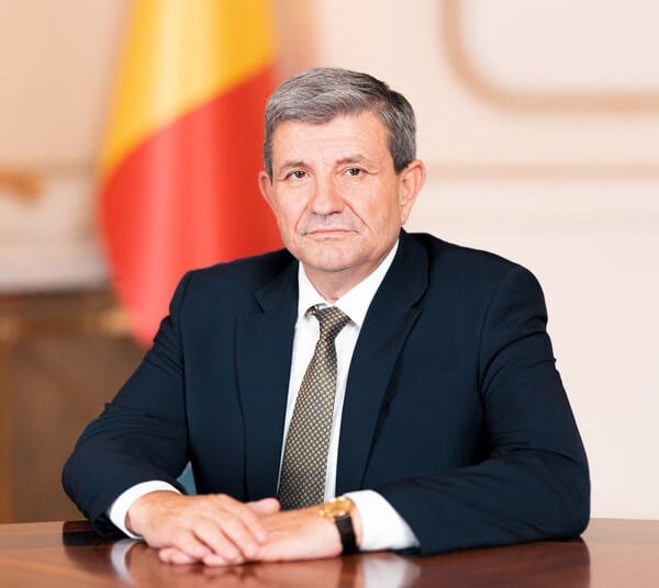 deputatul AUR Nicolae Mindrescu solicita explicatii Guvernului in urma cresterii dramatice a preturilor la energie Romania vinde energia electrica ieftin ziua si o cumpara inapoi de zece ori mai scump seara