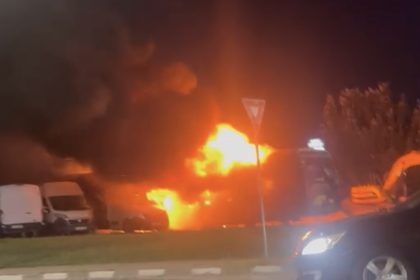 incendiu devastator lang shopping city rmnicu vlcea un autobuz i o autoutilitara distruse de foc