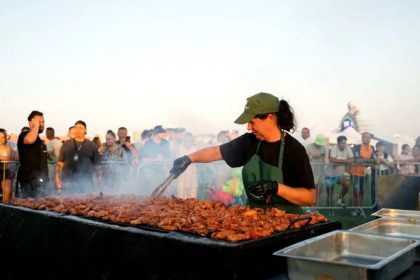 record mondial pe litoral la provincia a intrat in guinness world records dupa ce a pregatit si servit cea mai mare portie de aripioare de pui din lume in cadrul unui eveniment